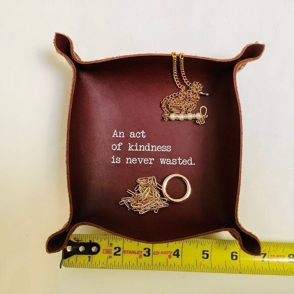 LEATHER CATCH ALL- JEWERLY TRAY- PRACTICAL STORAGE TRAY- KEY HOLDER- NWOT - Picture 5 of 6